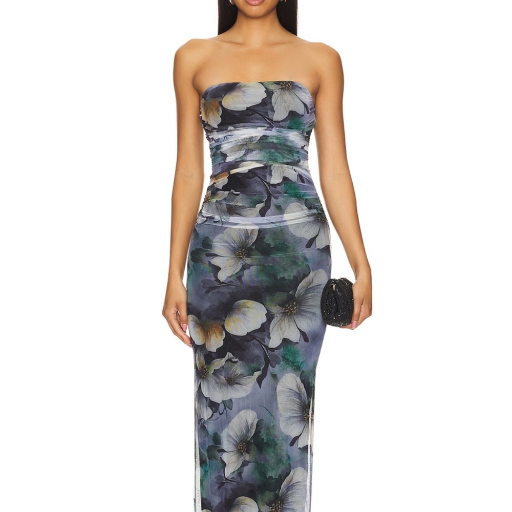 NWT More To Come / Size M Blue and white floral maxi